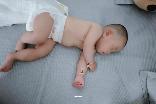 试管包生男孩哪家专业宝宝头上长痱子